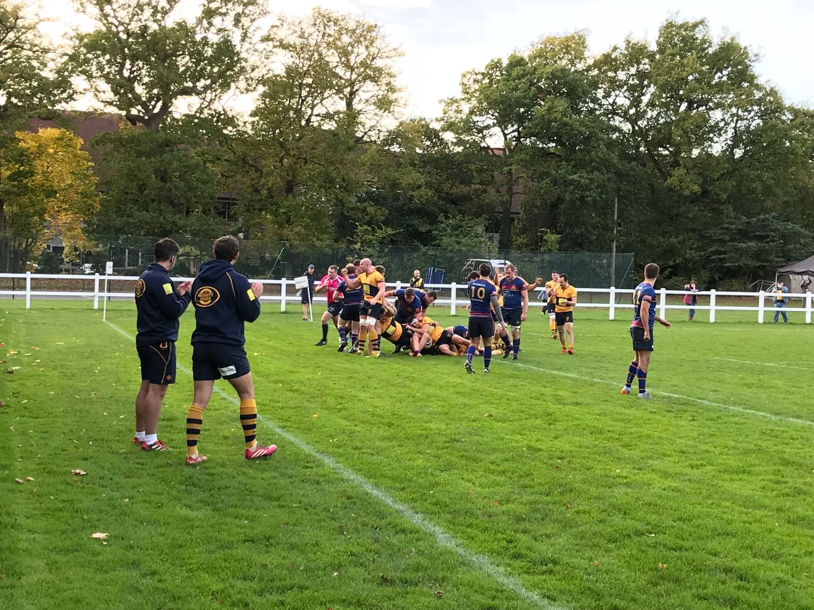 Penalty Try! Oaks celebrate as the referee makes his way under the posts to award a penalty try. Photo Credit: Trevor Nicholson