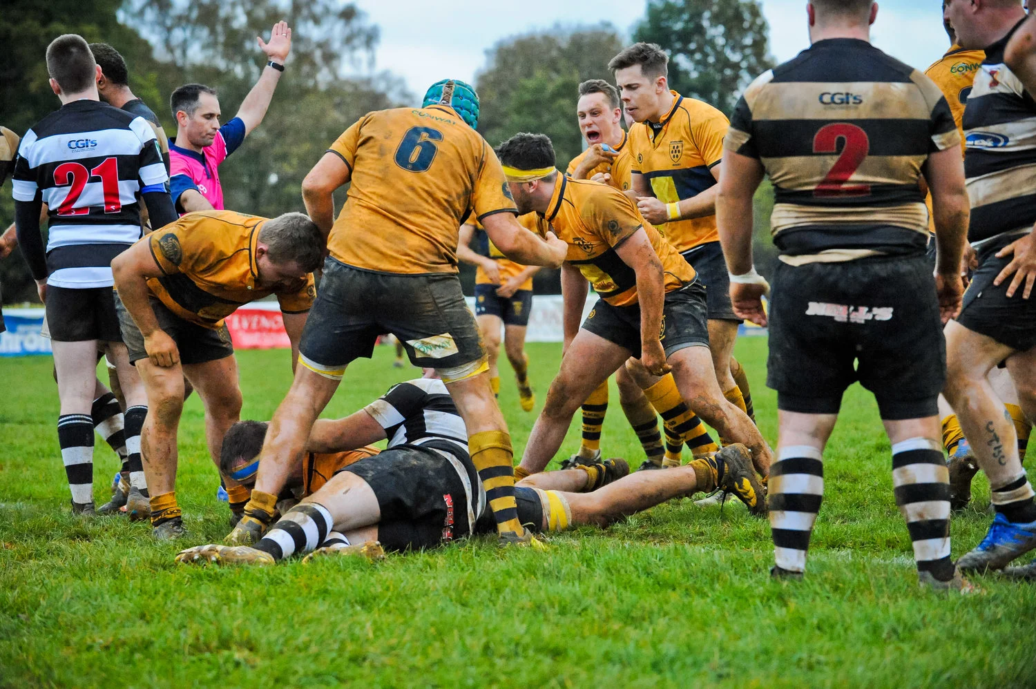 Try! Josh Pettet secures the bonus point try for Oaks. Photo Credit: David Purday