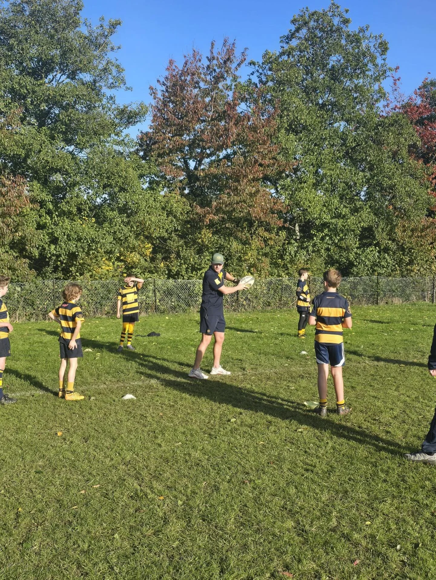 Last Sunday morning, a few of our senior men&rsquo;s players joined our mini and youth age groups for a special coaching session - and what a fantastic morning it was! 😁

Ethan, Ben, Ed, Matt, and Josh were all on hand to help run drills and share t