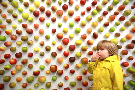 Real-Apple-Store_dezeen_468_8.jpg