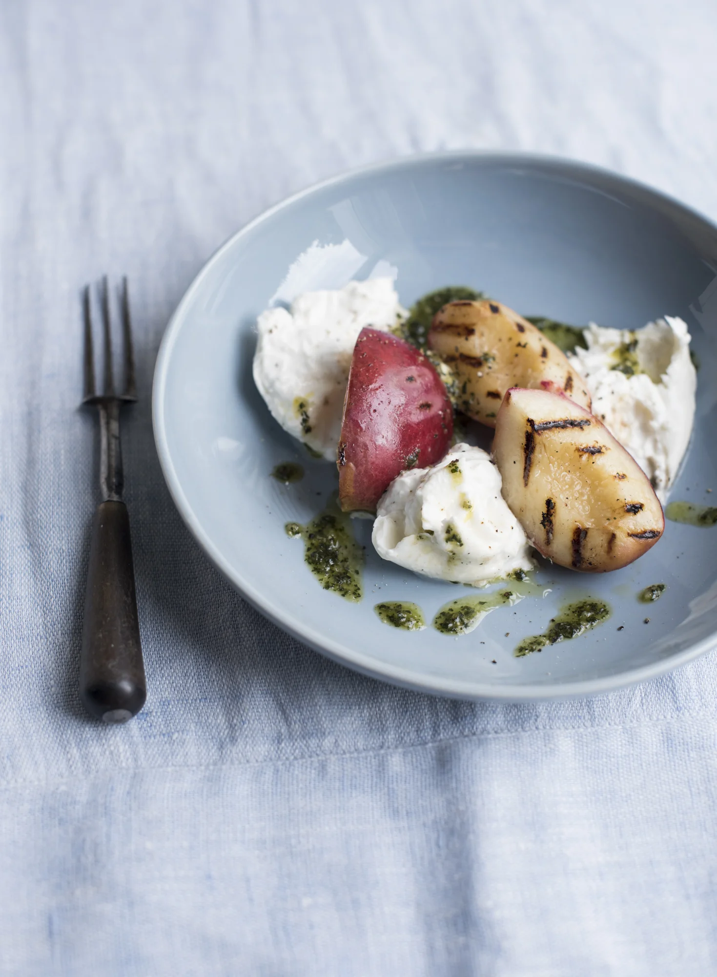 06_GrilledPeachesBurrataAndMintPesto-0040.jpg