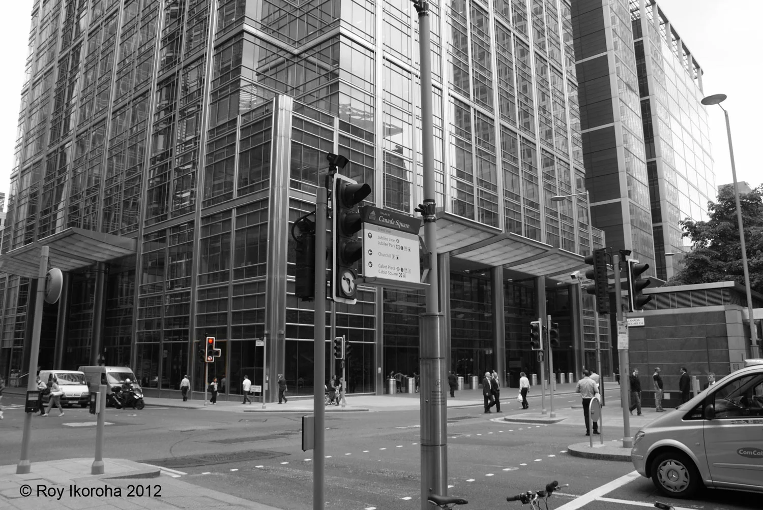 "PAUSE" Series - Canary Wharf