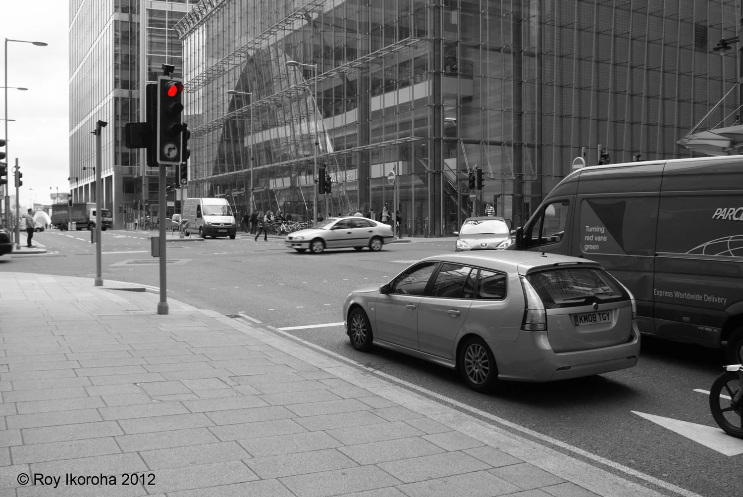 "PAUSE" - Canary Wharf