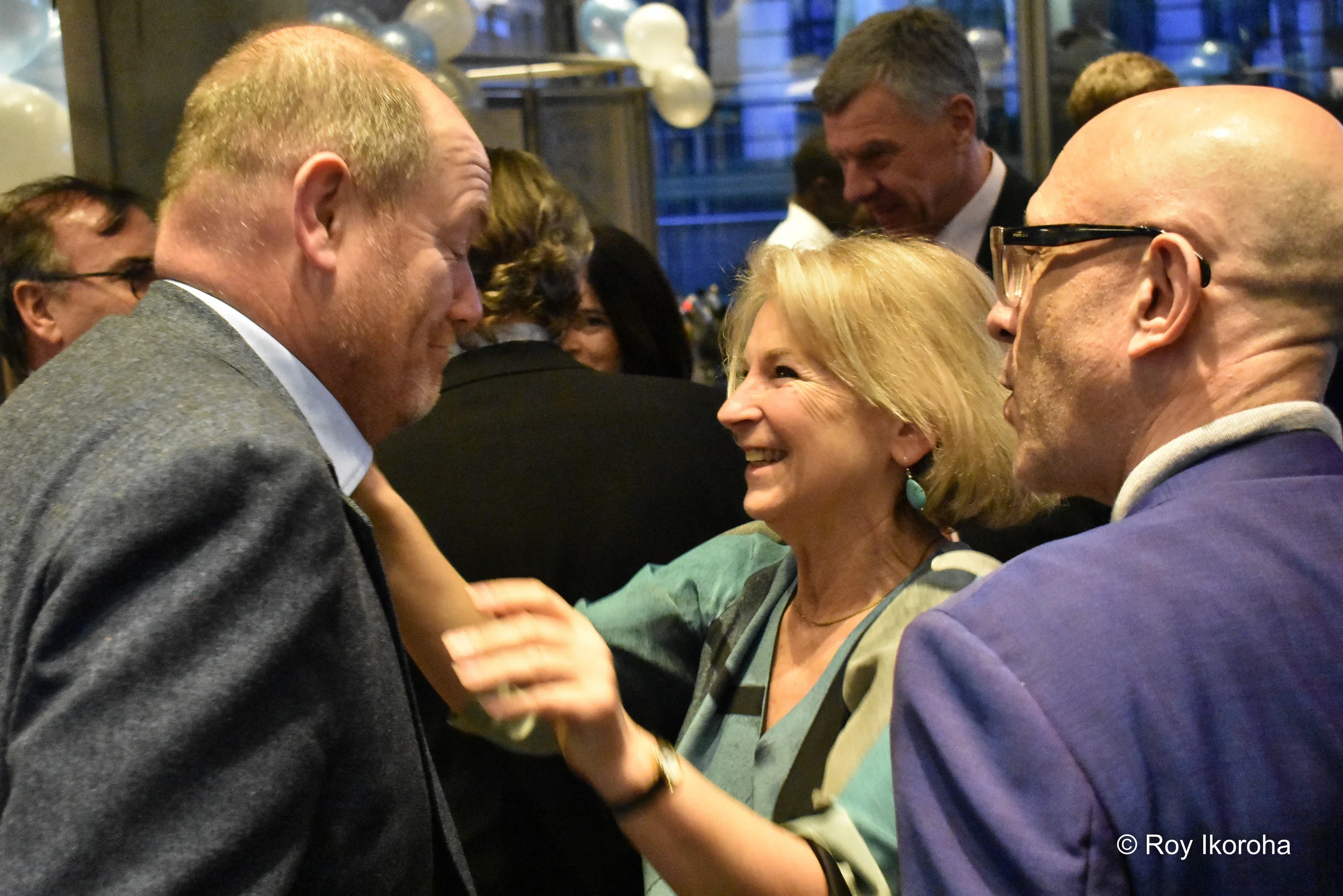 Media Trust founder Caroline Diehl with guests | © Roy Ikoroha