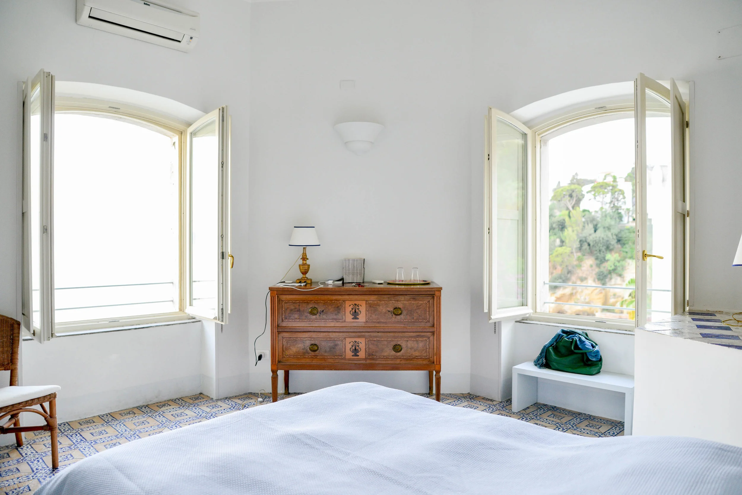 The top floor is a bedroom with almost 360˚ views | Photography: Lauren L Caron © 2018