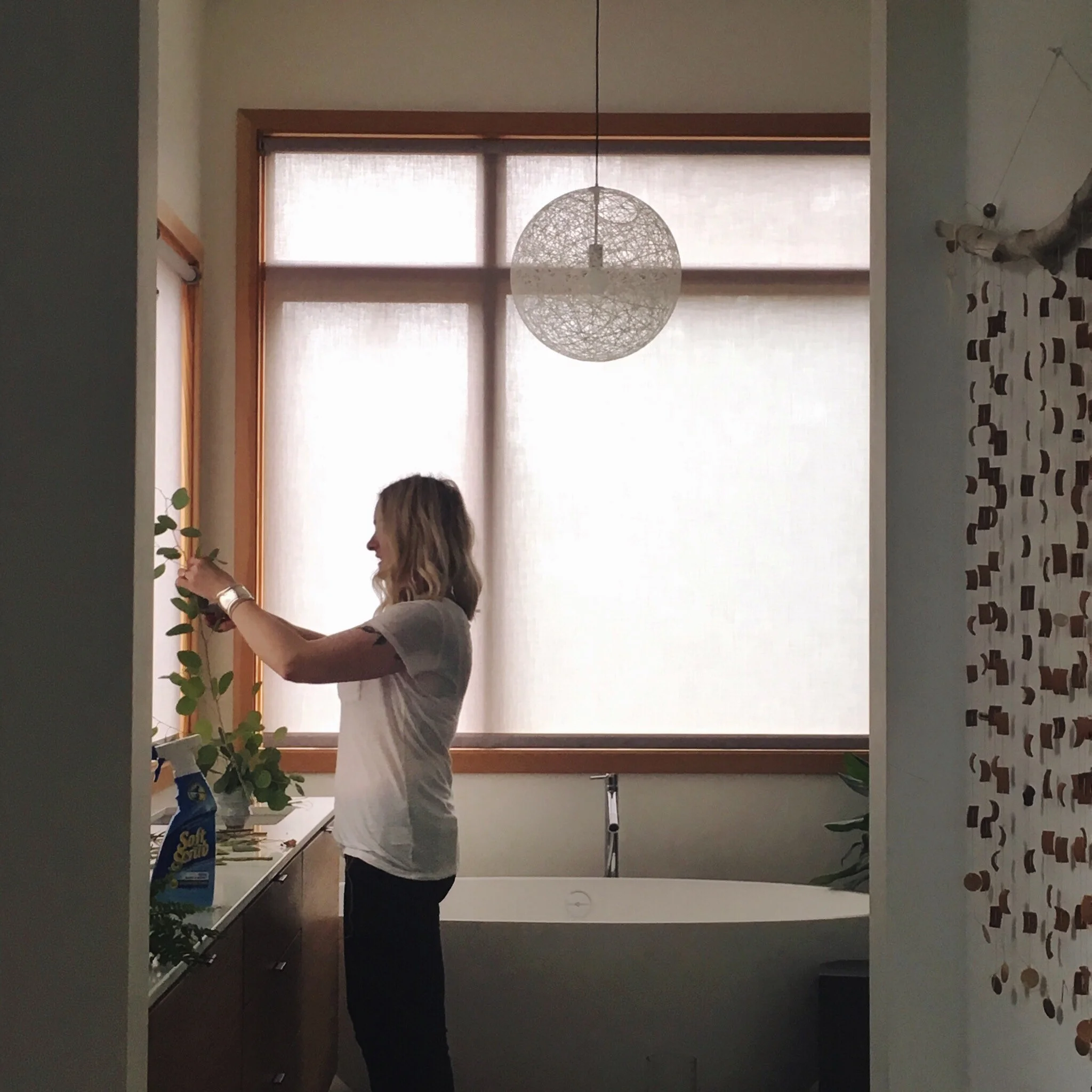 Lauren Floral Arranging for a Shoot / Photograph by Sarah Atwood © 2018