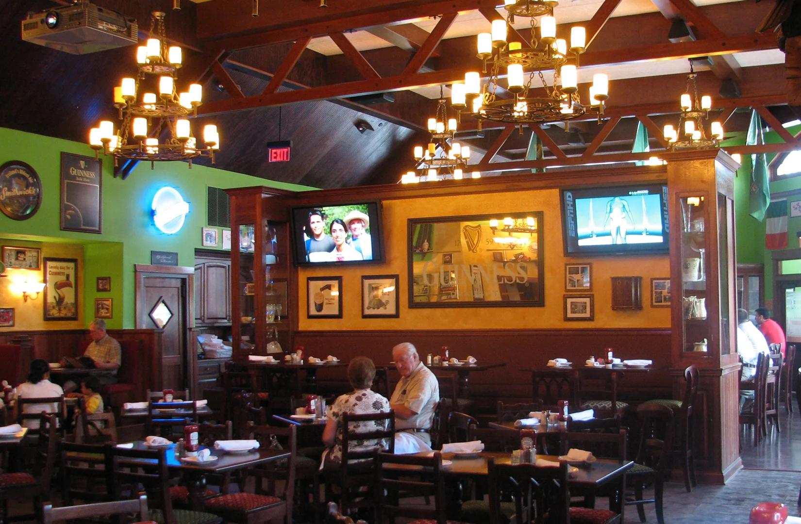 Mo's Irish Pub — KLOVER ARCHITECTS