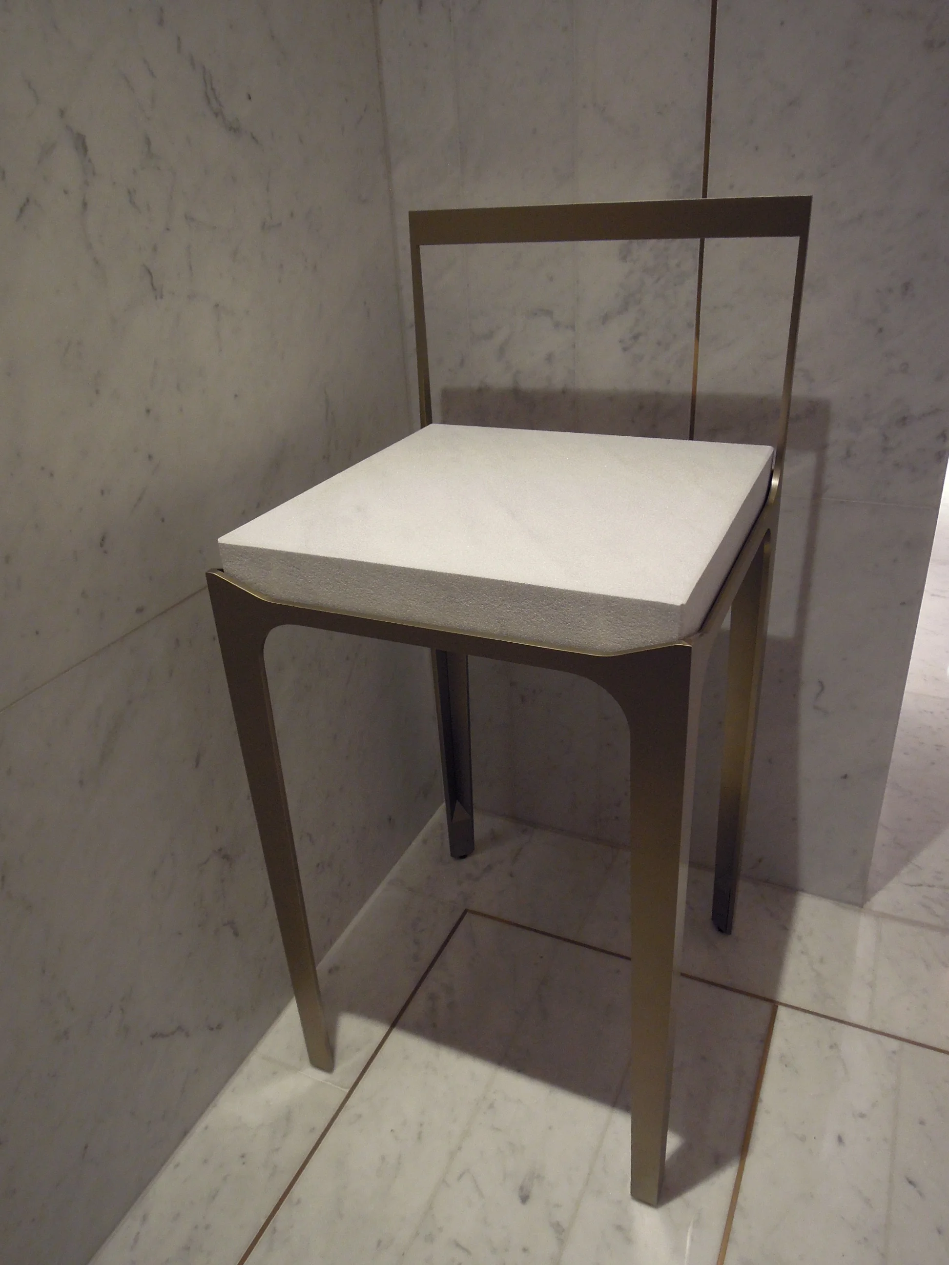   ART CONSOLE TABLE   Pour SPA Ten Trinity Hotel Four Seasons London  Marble + Metal  dimensions :&nbsp;45 x 45 x 72 cm 