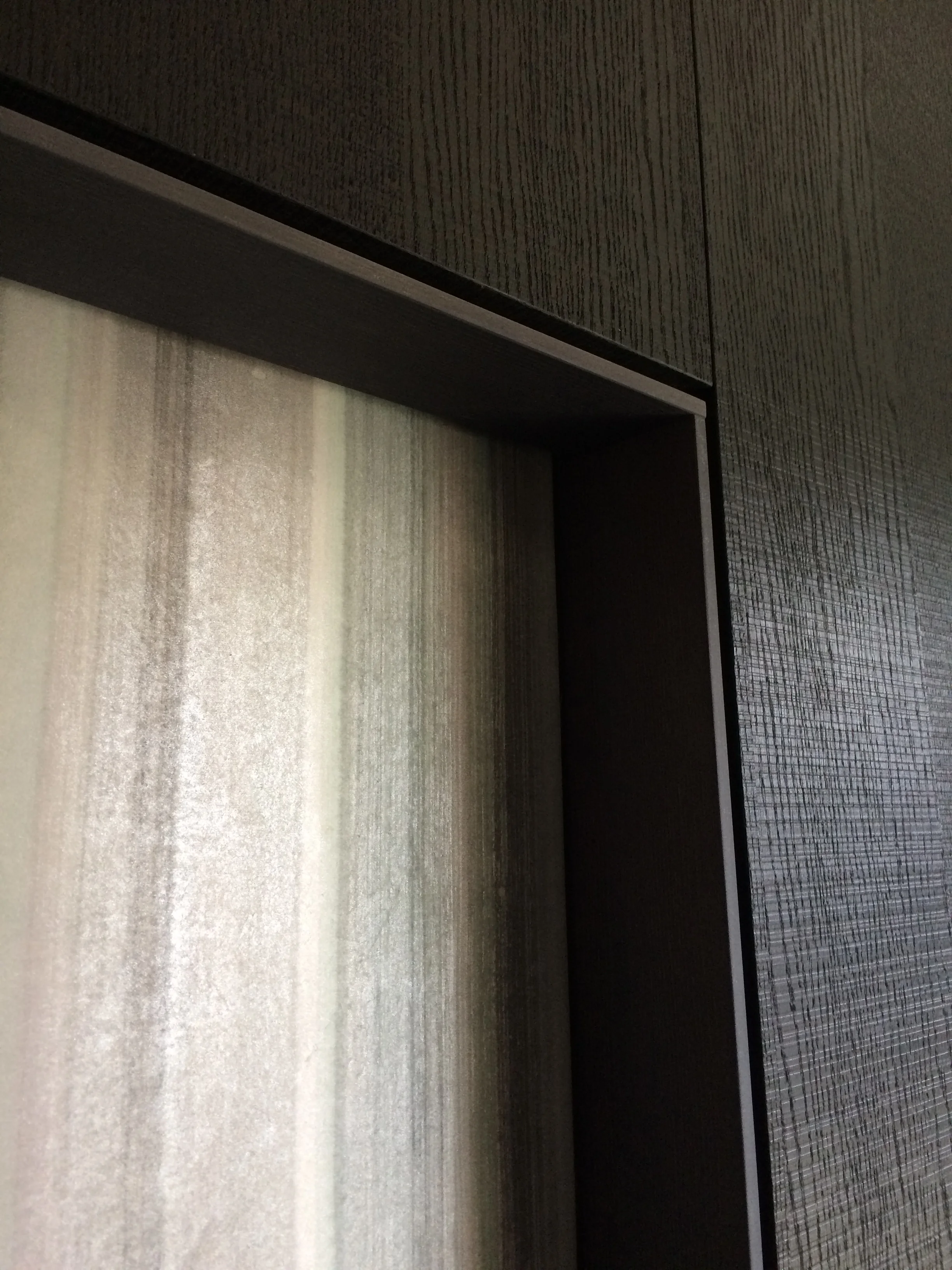  Finition Décor&nbsp;Malachites sur mesure de Caroline Besse   intégré dans le cadre et la finition en chêne scié noir su mesure de Bruno Sciaraffa   www.carolinebesse.fr   www.brunosciaraffa.com       