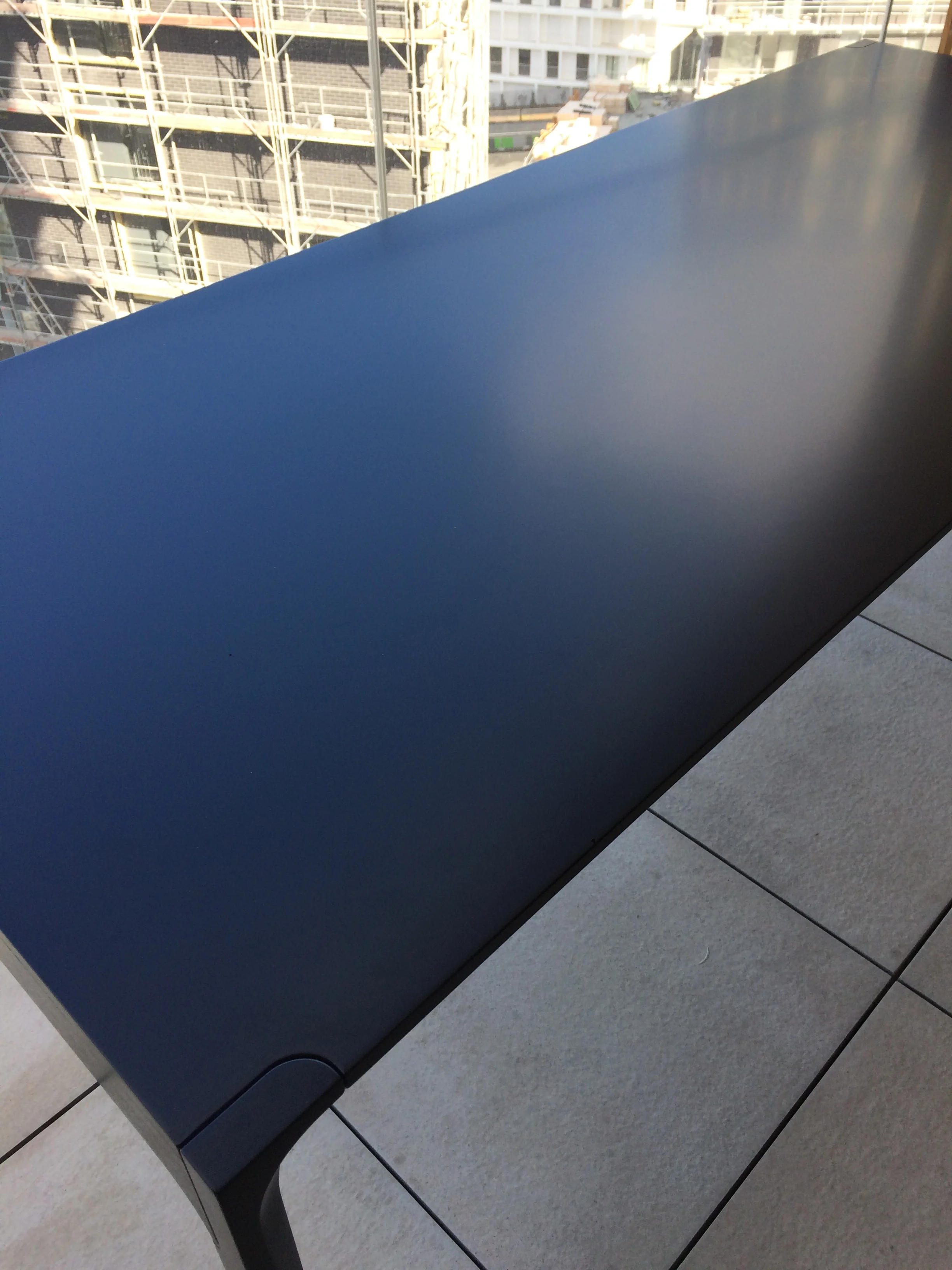  Table sur mesure bois laqué noir par Bruno Sciaraffa  design Nicolas Profit&nbsp; / production Naya Design 