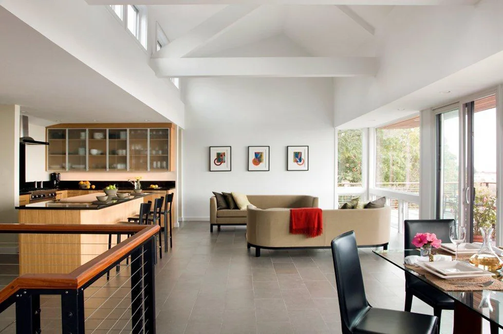 NORTH SHORE OAK BLUFFS HOME