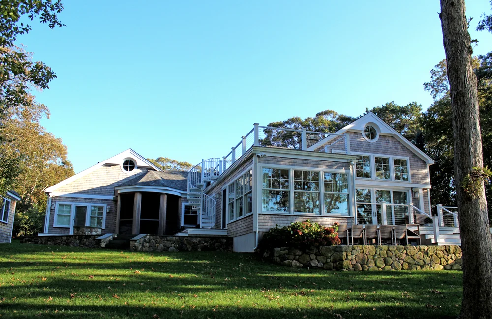 VINEYARD LAGOON FRONT