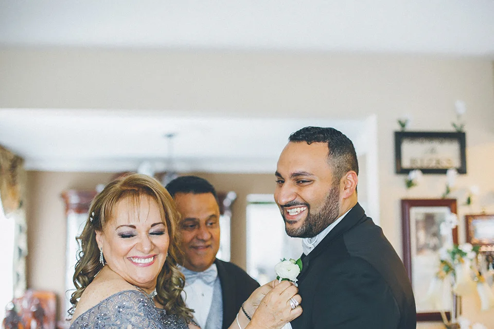 Hold back those tears mum! ^^ and look at the beautiful bouquet arrangement by WEDECOR (below)