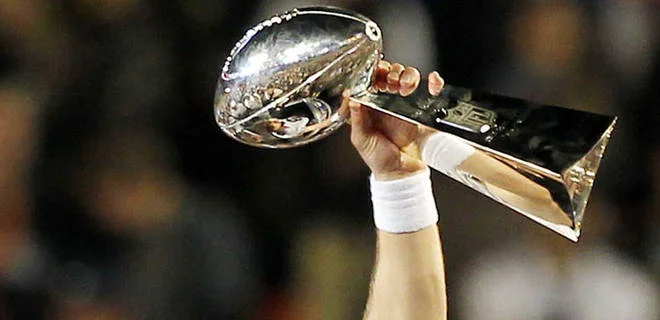 0829-Vince-Lombardi-Trophy-2-Primary_20100829233719_660_320.jpg