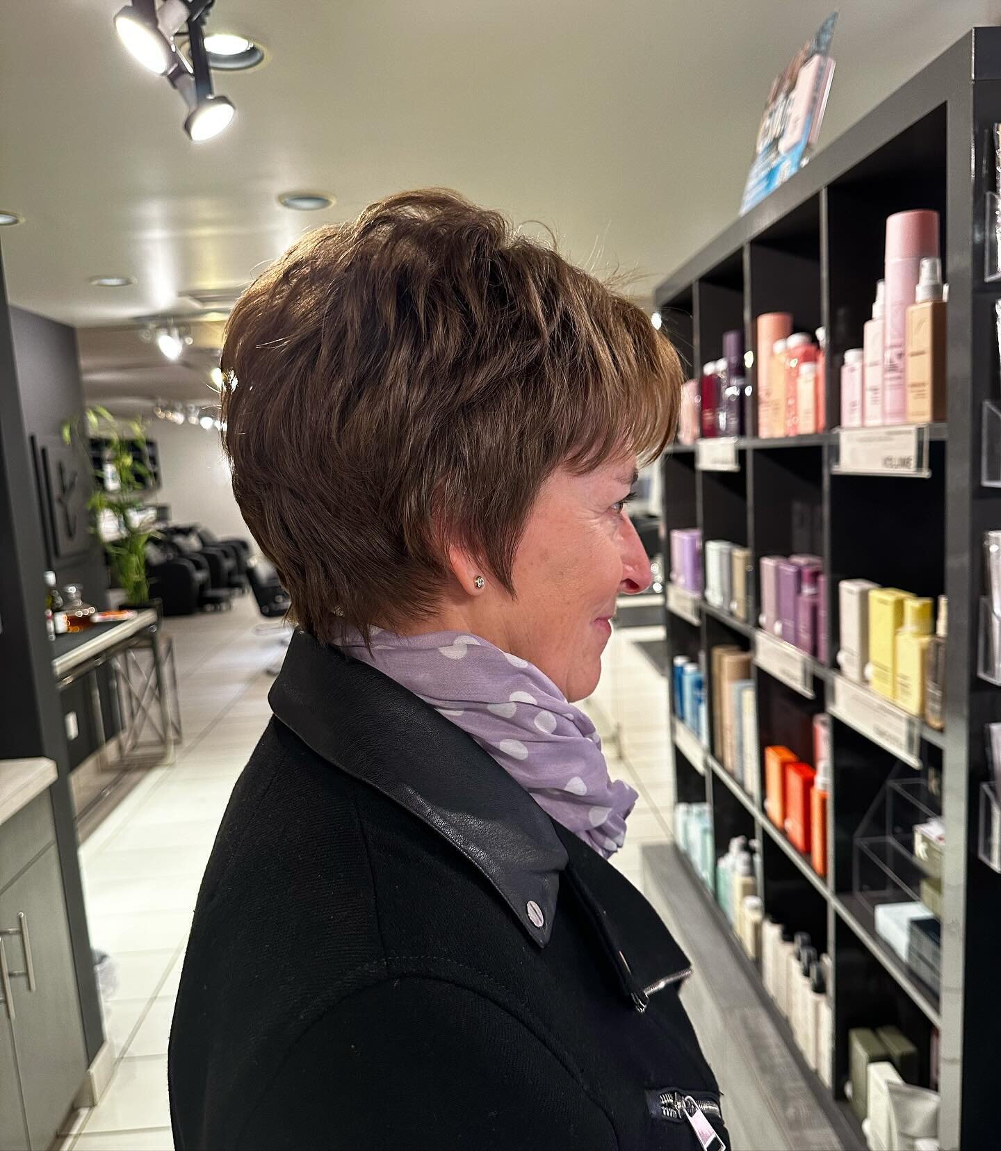 Beautiful textured haircut by Teresa!😍
#tommiesalon #shortcut #yegsalon