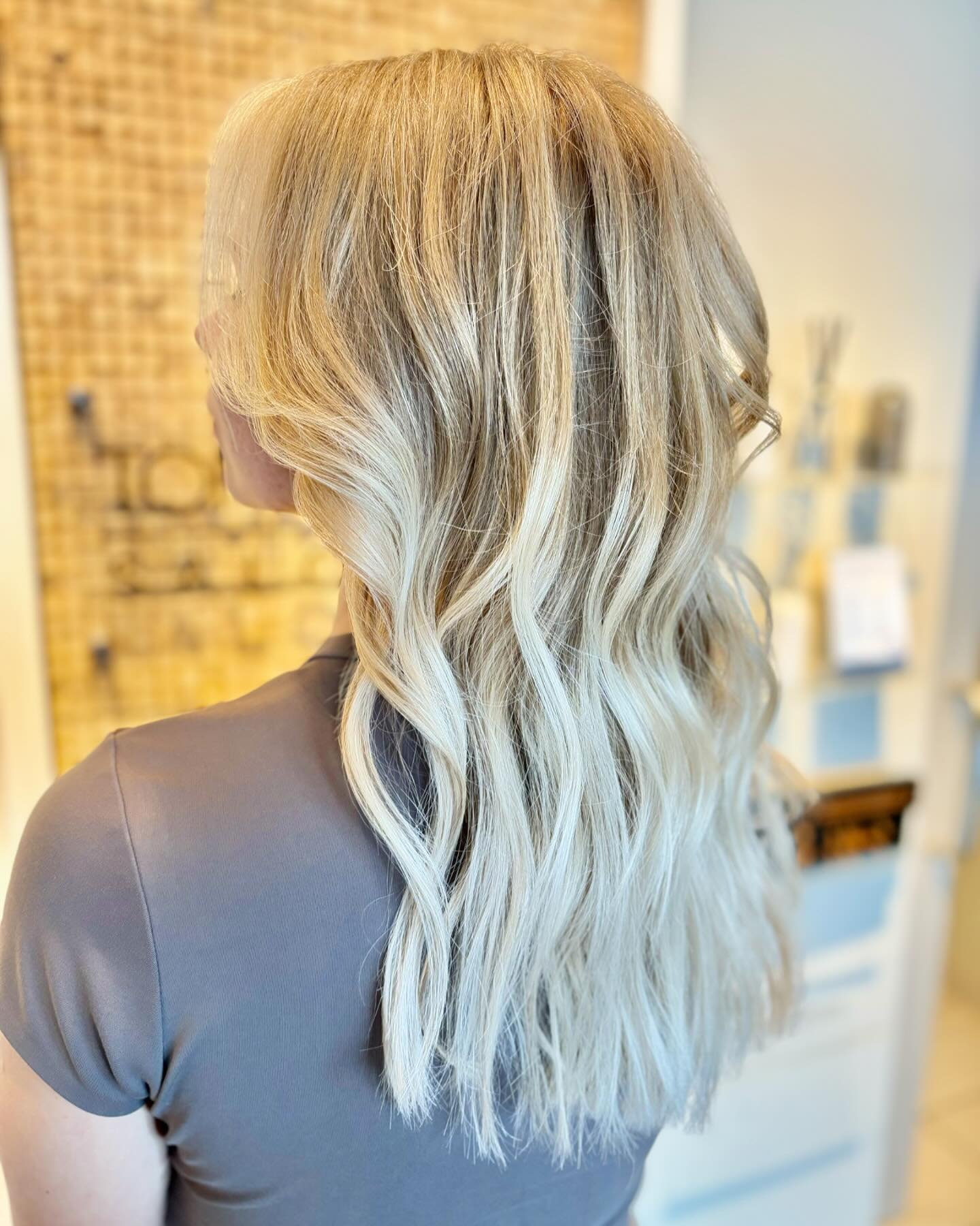 Bright blonde by Angela!🌟
#tommiesalon #yeghair