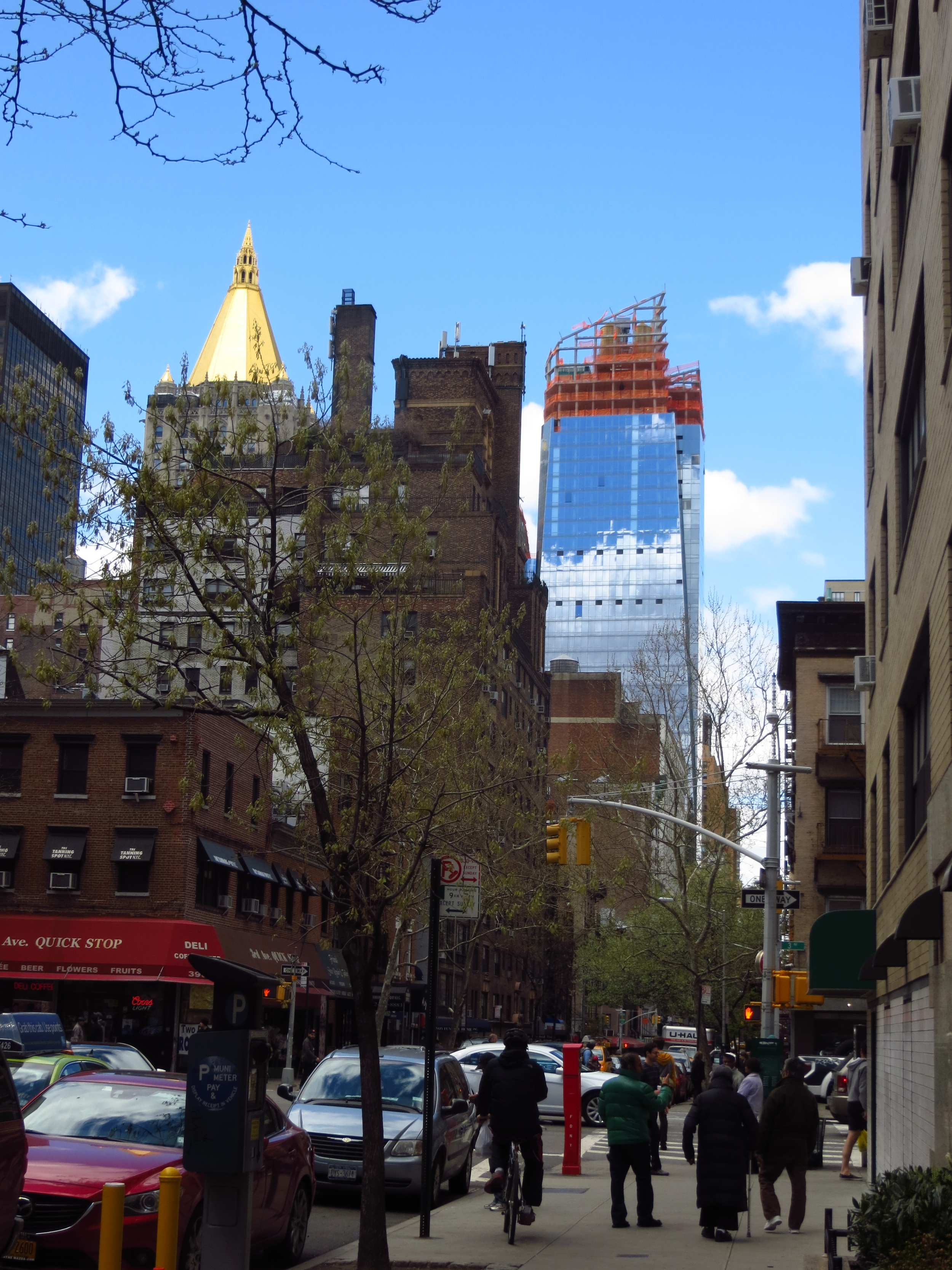 Street view w/New York Life Building (the gold top one)