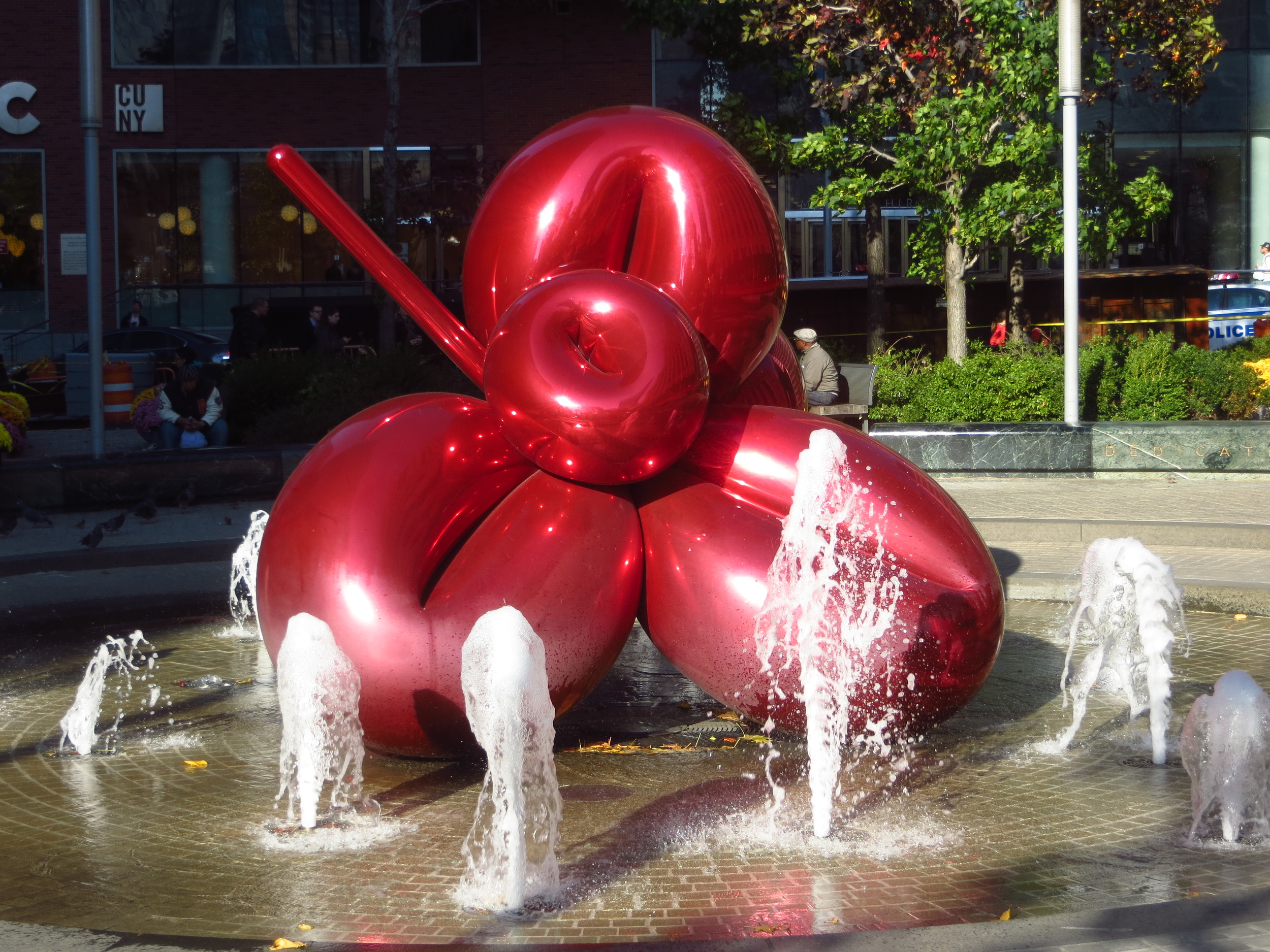 Jeff Koons sculpture