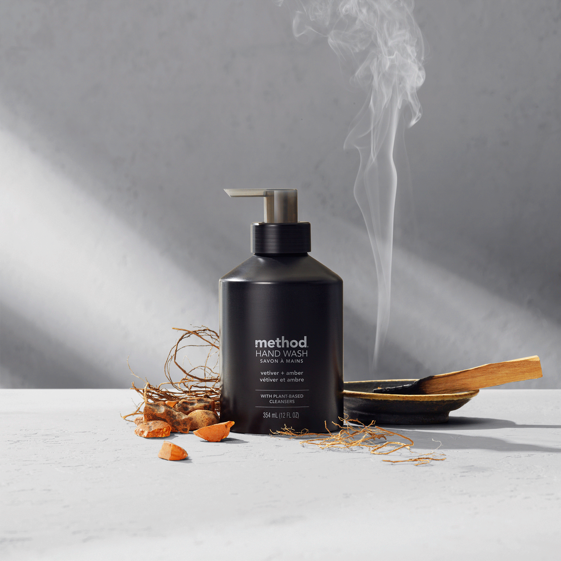 Annabelle_Breakey_Product_Photography_Aluminum-Black-Scent_GIF.gif