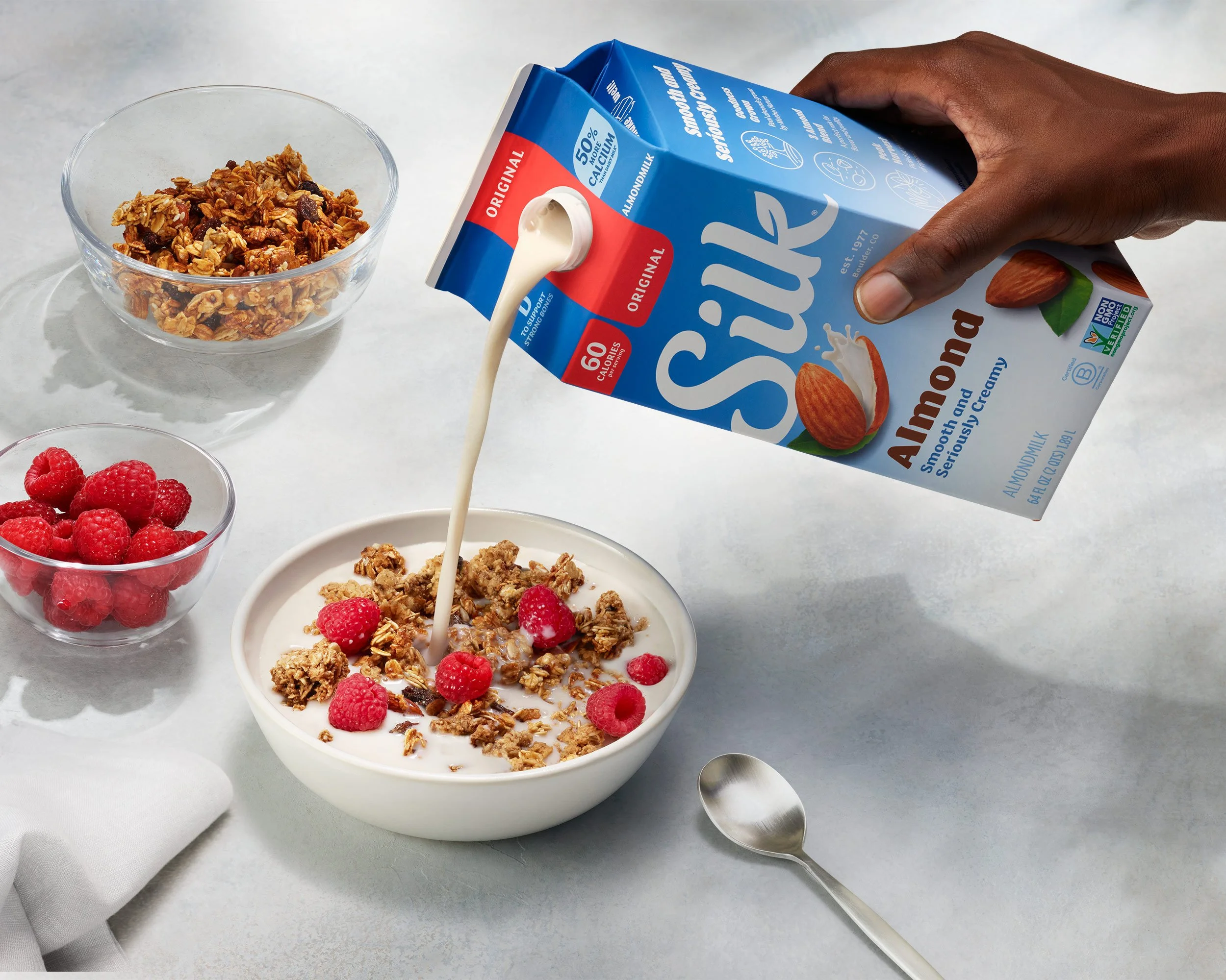 Annabelle_Breakey_Food_Photography_Slik_Almond-Milk-Pour.jpg