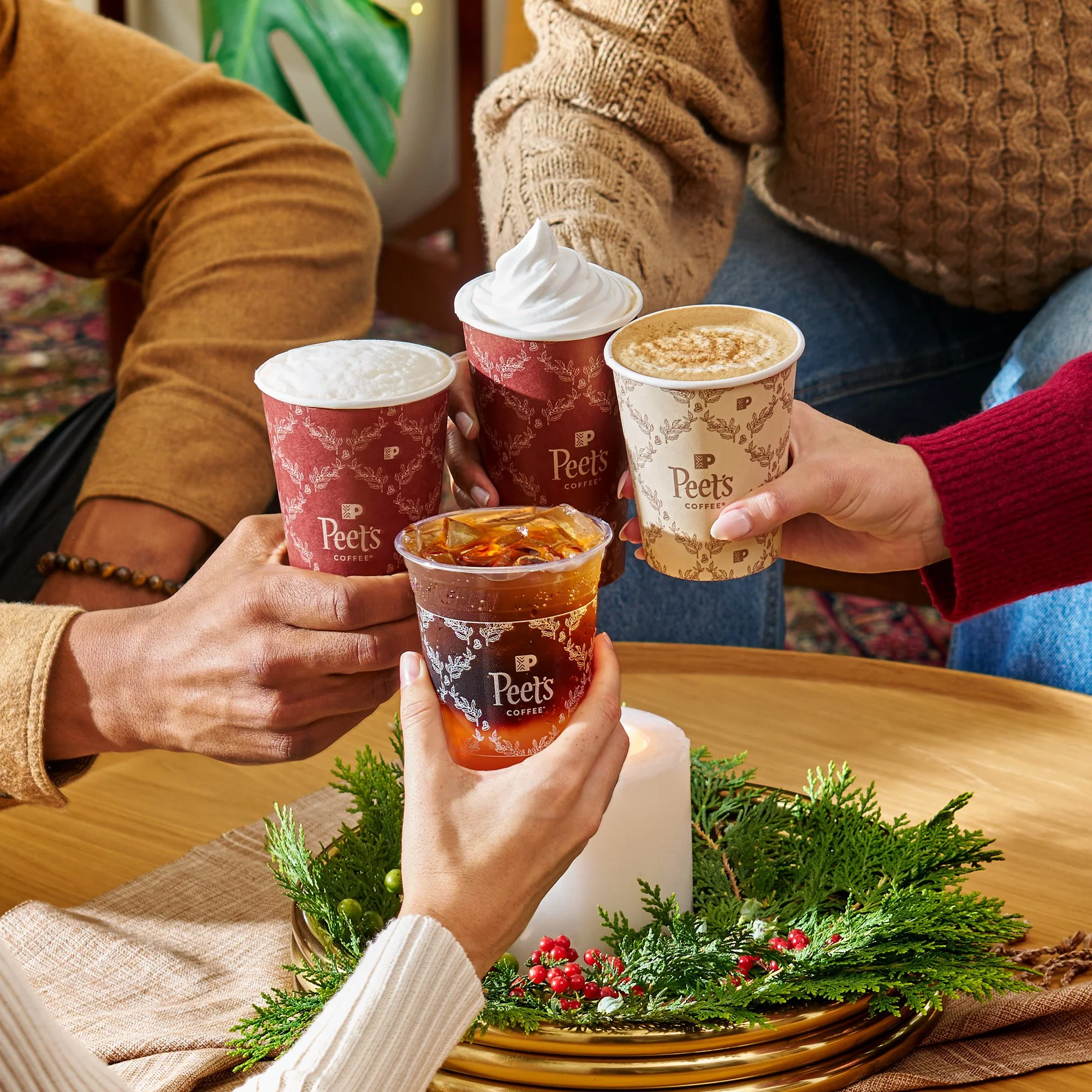 Annabelle-Breakey-Food-Photography-QSR-Photogrpaher-Peets-Shot1A_Peppermint_Mocha_Holiday_Spice_Latte_Sparkling_Tigers_Eye_The_Derby_0545_fnl_Hi.jpg
