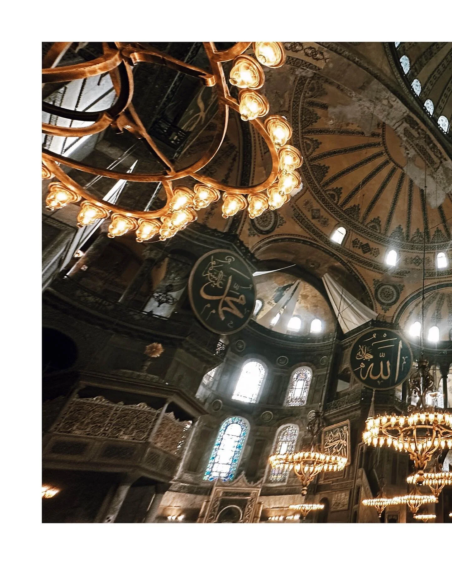 One more for the Hagia Sofia and her dreamy ✨ floating chandeliers ✨