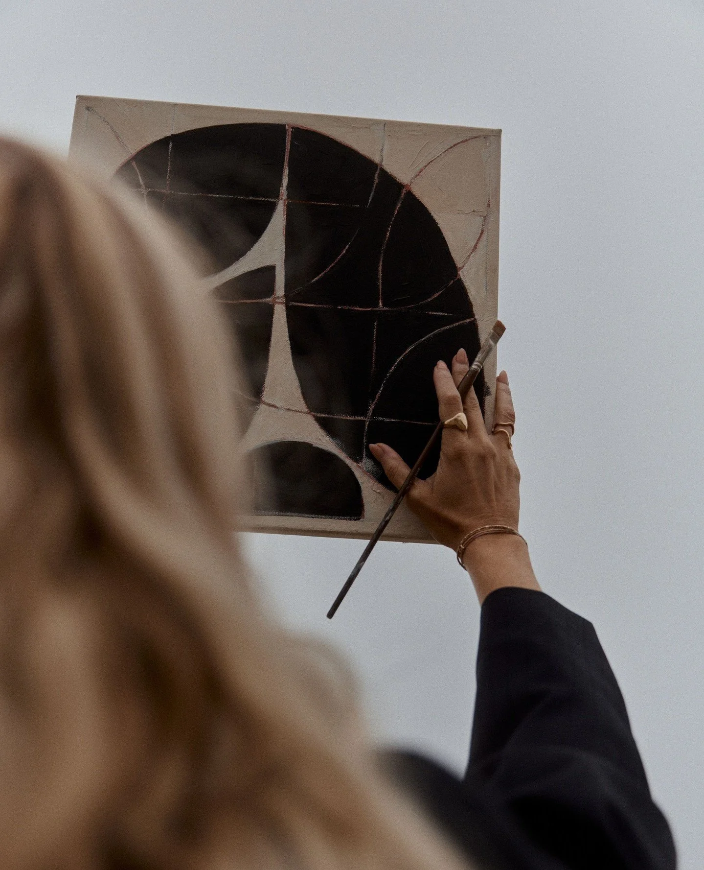 looking at it in a new light⁠
⁠
⁠
Photo by @ashleybatz⁠
⁠
#artist #oaklandartist #bayareaartist #painter #oilpaintings #abstractart #modernart #minimalistart #abstractpaintings #oaklandabstractartist #blackandwhitepaintings #SFartist #womenpainters #