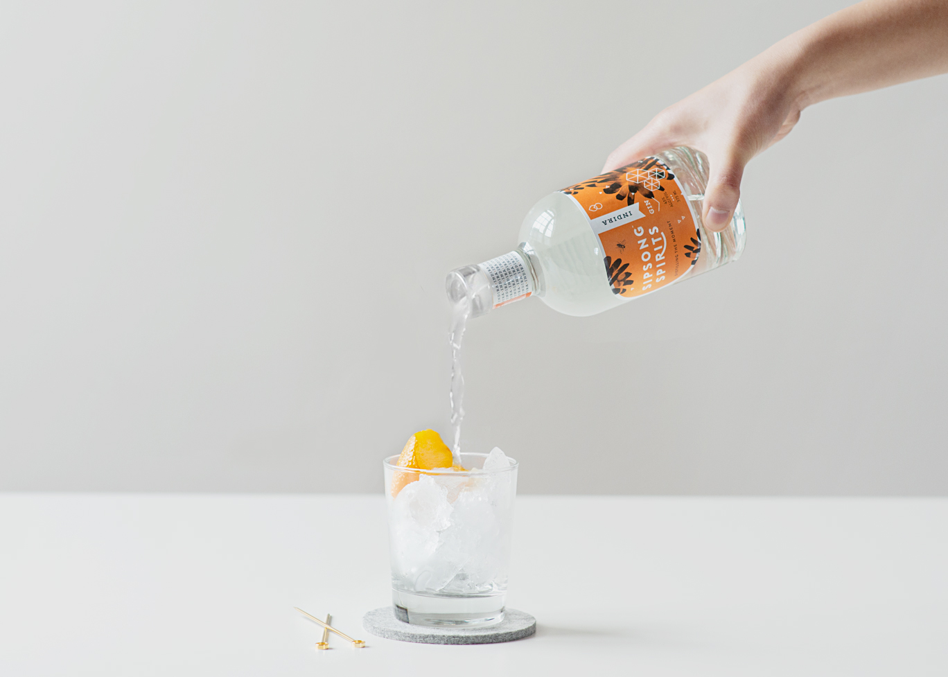 00_hand-pouring_5219.jpg