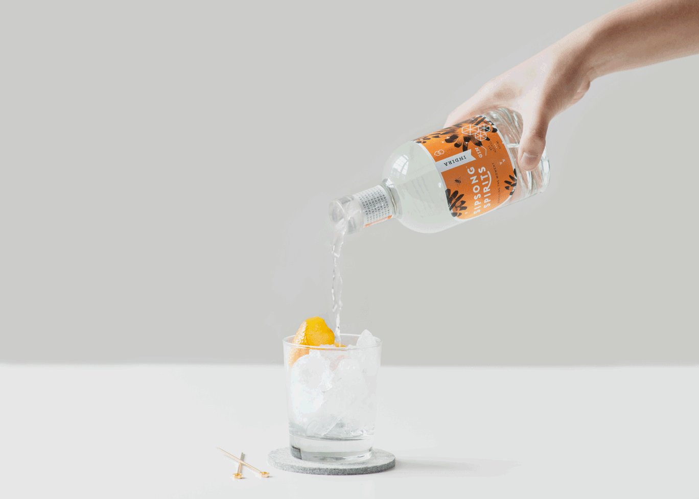 00_hand-pouring_5219-animated.gif