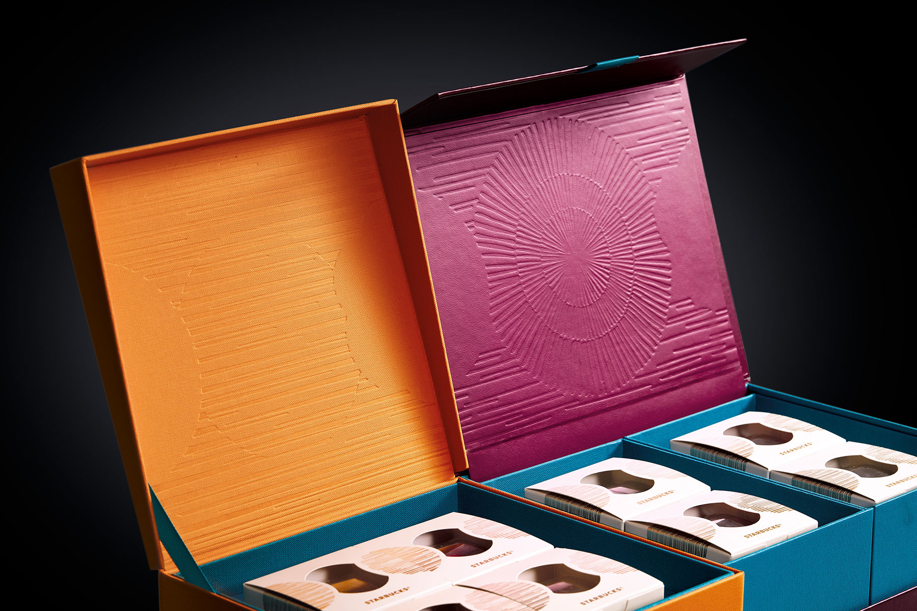3_DesignBridge_Shanghai_Starbucks_Mooncakes_inners.jpg