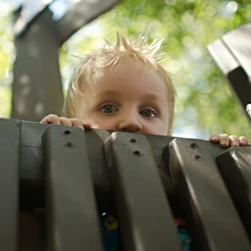 Children Photography : Peeking