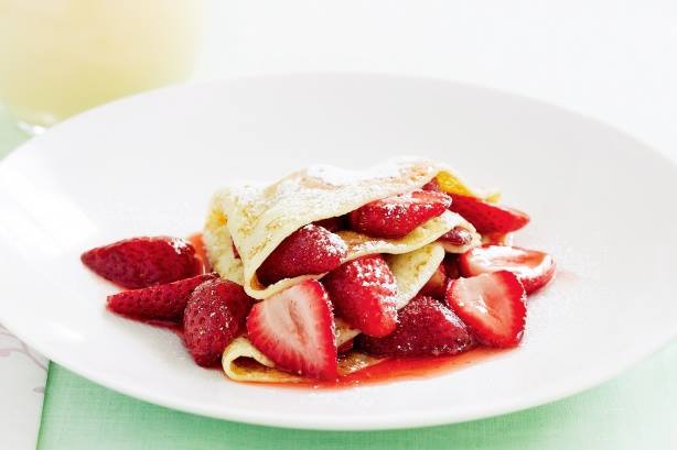  Our healthy and absolutely delicious sugar-free strawberry crepes. Get the recipe here .
