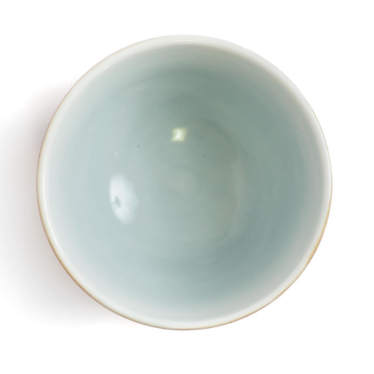 It took a lot of testing, but I finally got a celadon I&rsquo;m happy with. Here it is on porcelain.