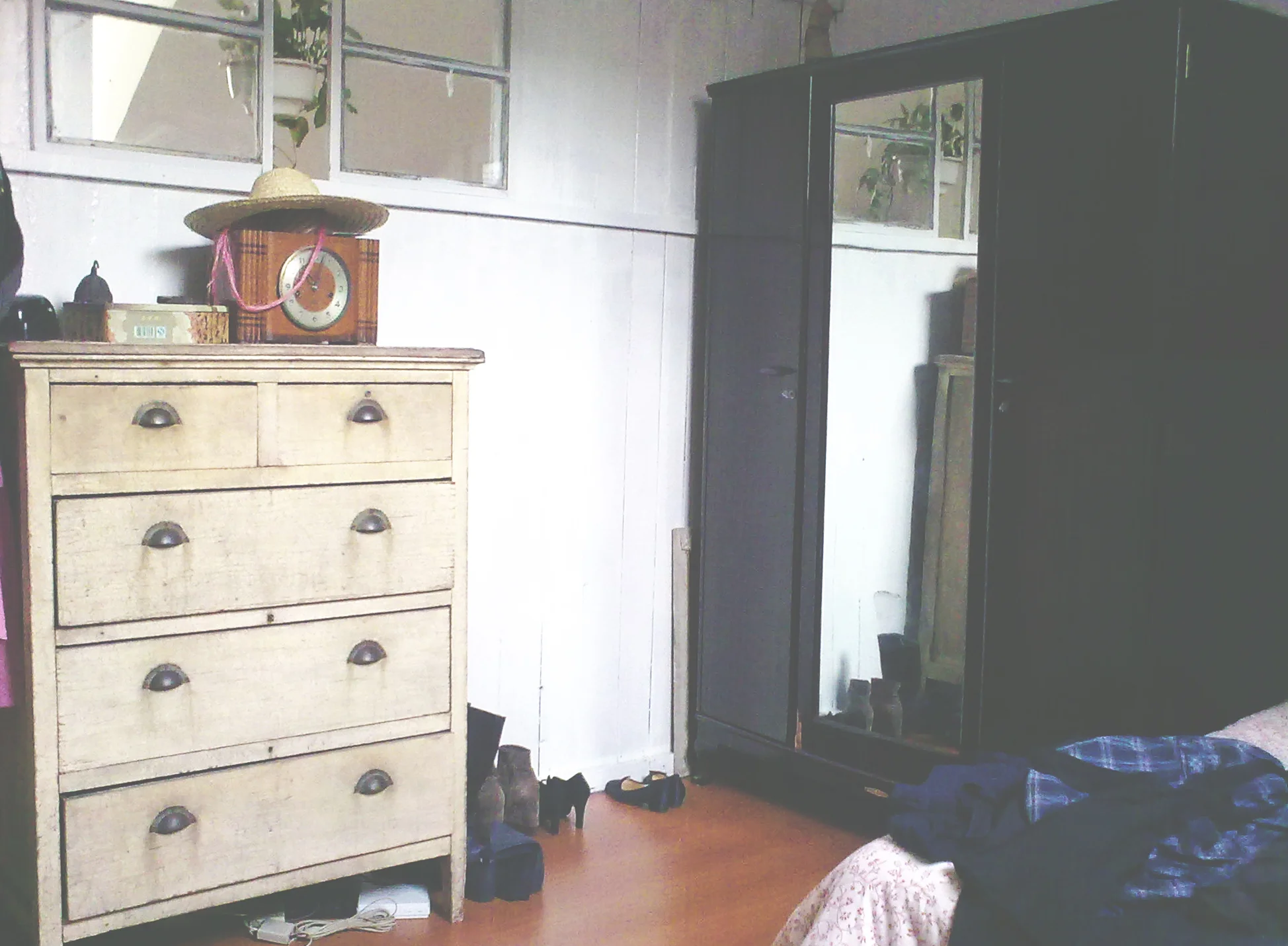 Bedroom, dresser.