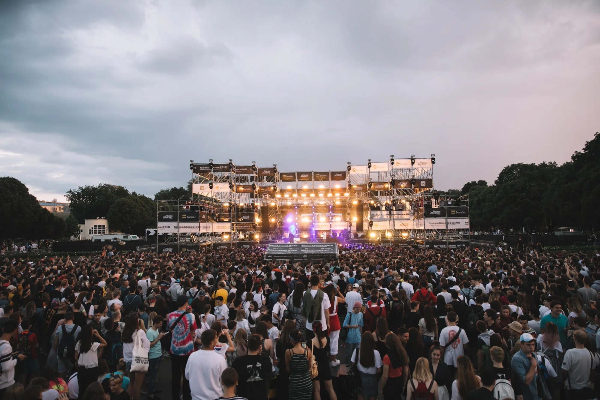 JustBeNice_faceslaces2018_stage_01.jpg