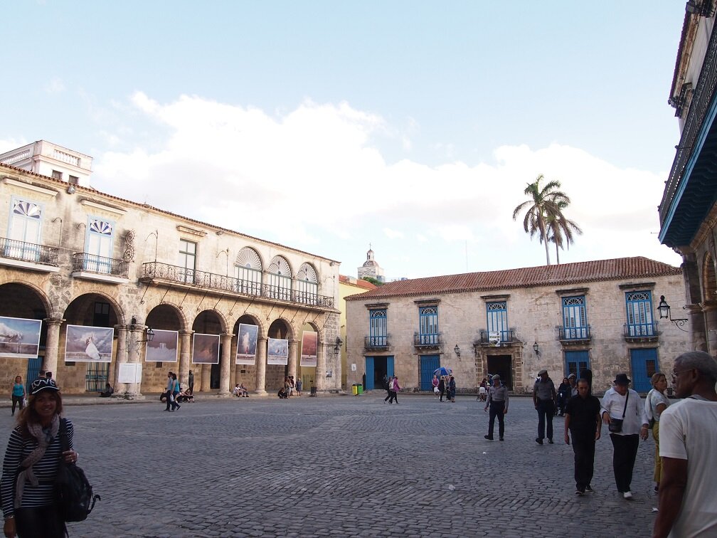 Habana Vieja_Plaza Catedral1.JPG