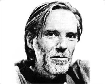 Commonweal: Præsten bag Hammer-og-Segl krucifikset