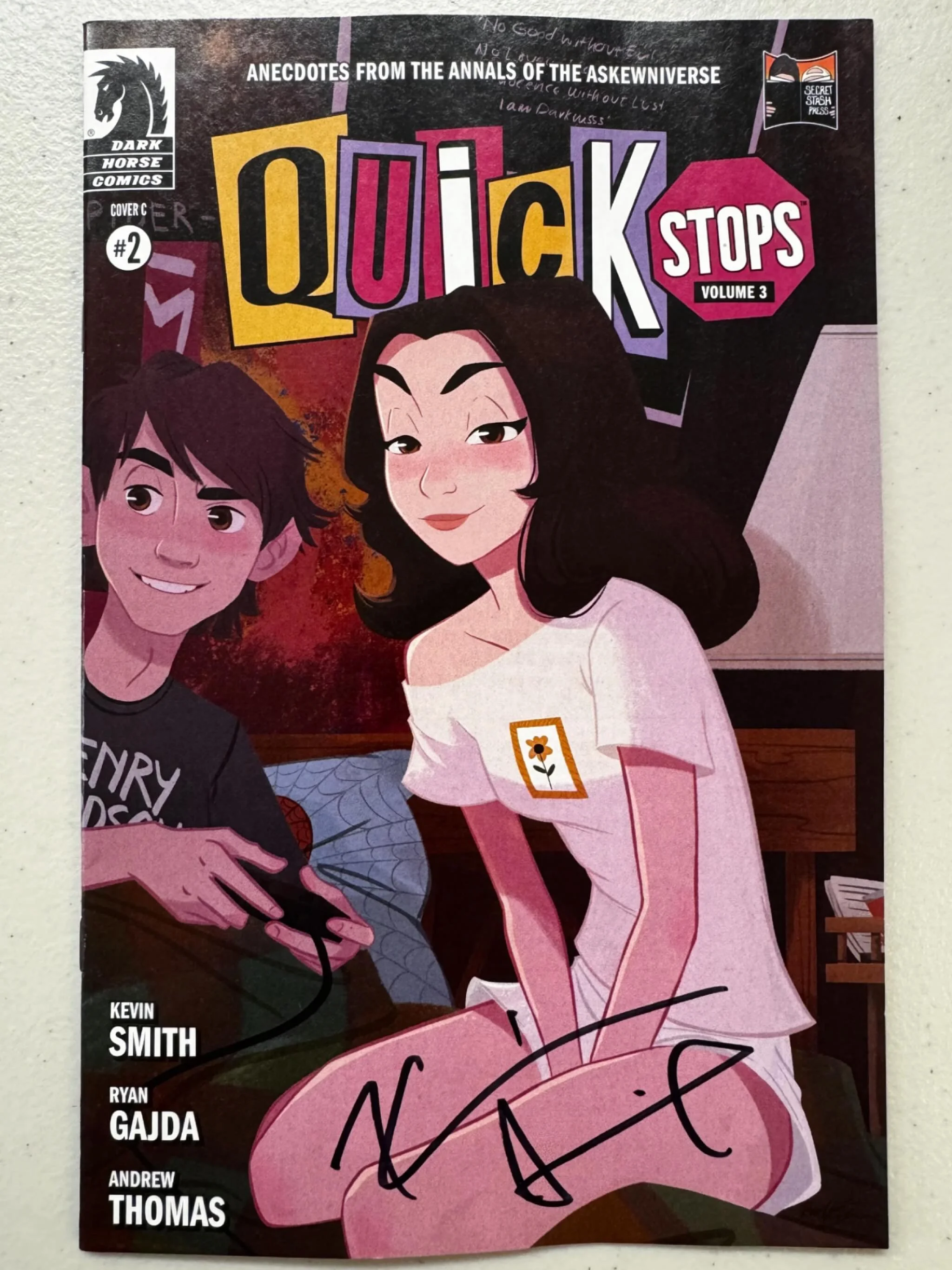 I was honored once again to work with my friend @thatkevinsmith on a comic book illustrated by @ryangajda and published by @darkhorsecomics ! This time, I got to create a variant cover for a Quick Stop issue where he pays tribute to the amazing Shann