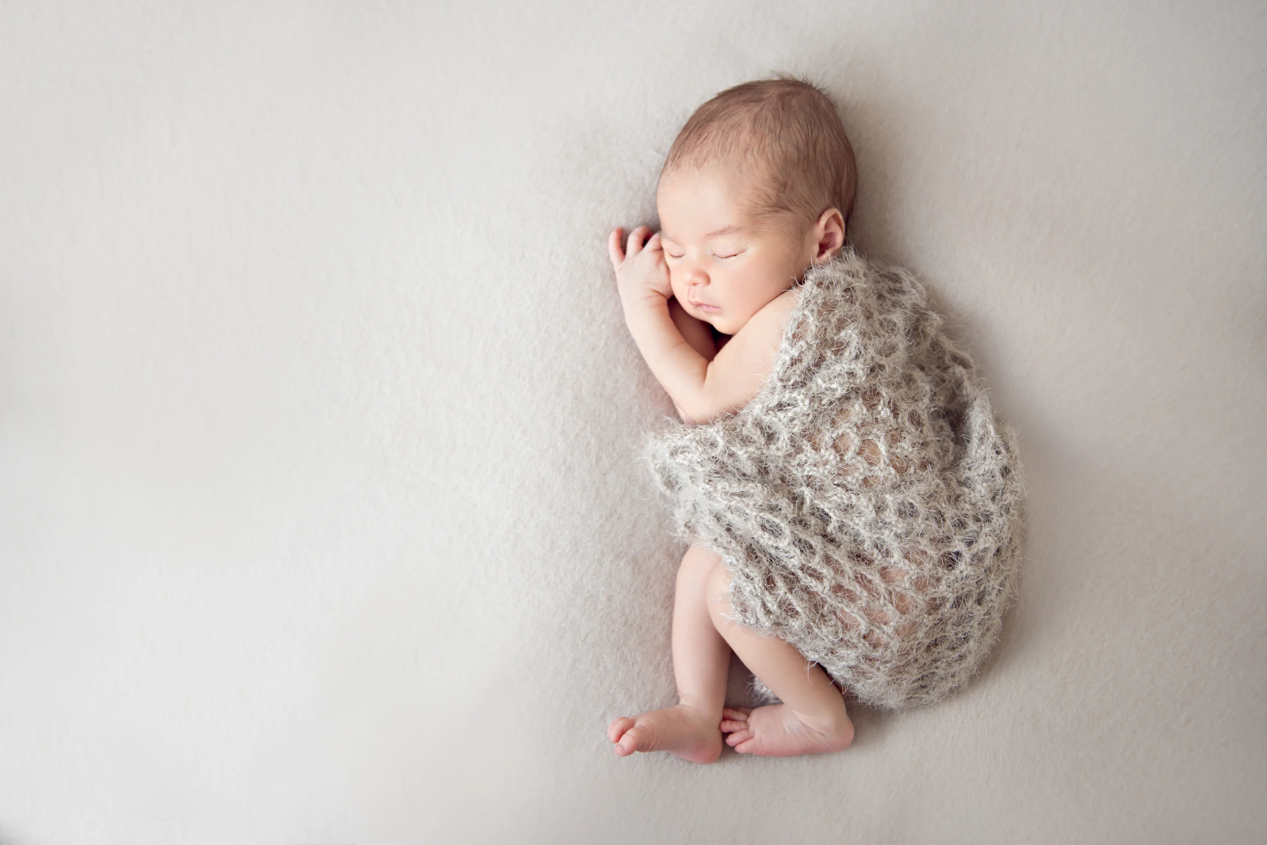 London newborn photographer | lifestyle baby shoot