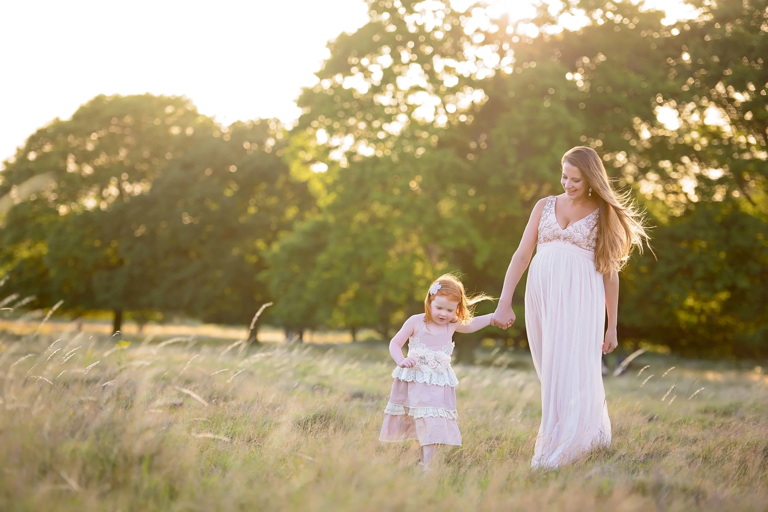 Outdoor pregnancy photo shoot