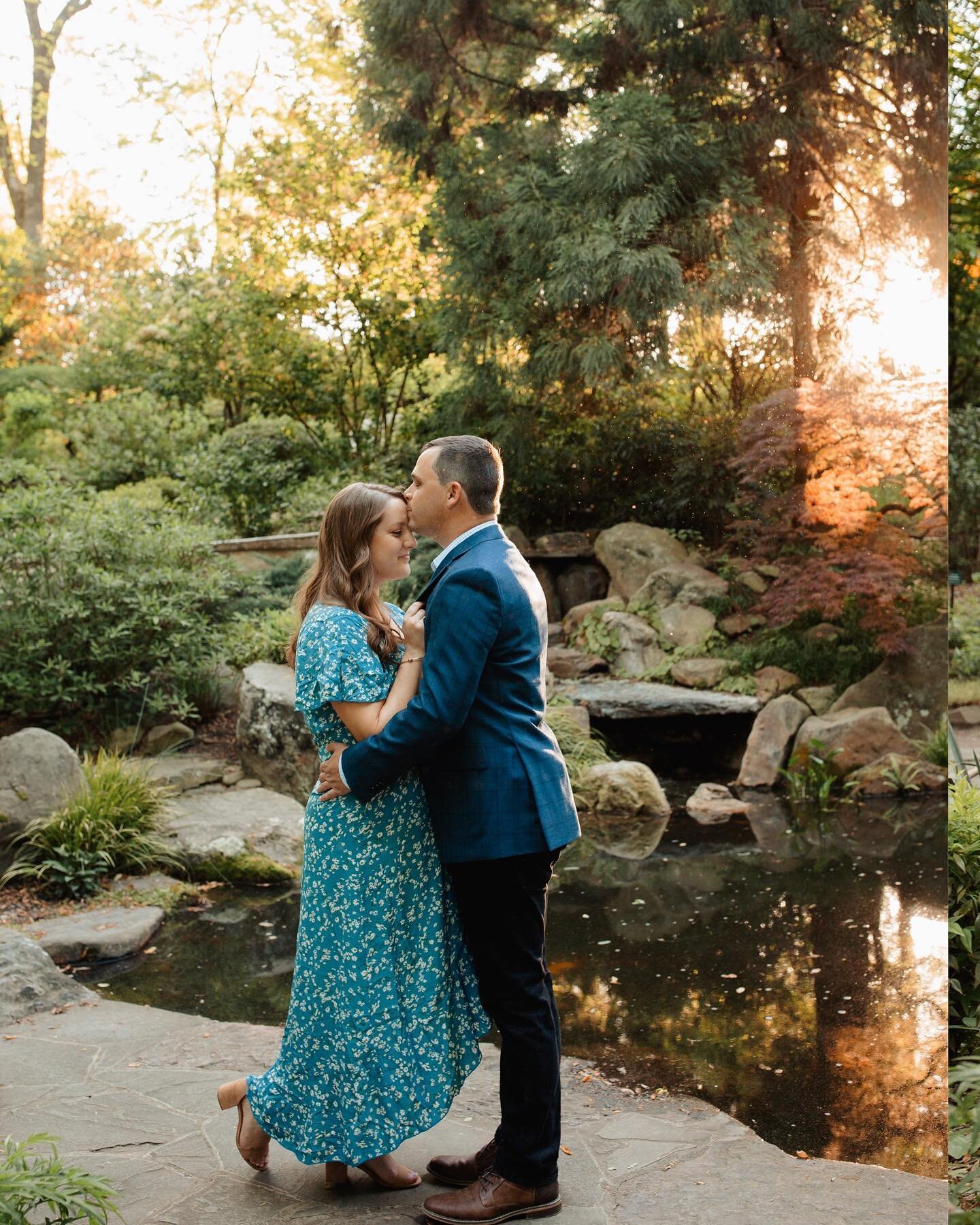 Golden hour sessions in spring gardens 😍 #charlotteengagementsession #charlotteengagementphotographer #unccbotanicalgardens #charlotteengagementphotography #unccharlotte #charlotteweddingphotographer