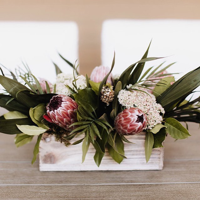 We can&rsquo;t wait for more Summer parties like this one!!! @harvesthomewayzata #summer #privateparties #wayzata #lakeminnetonka #twincities #floraldesign #harvesttables #harvesthomewayzata