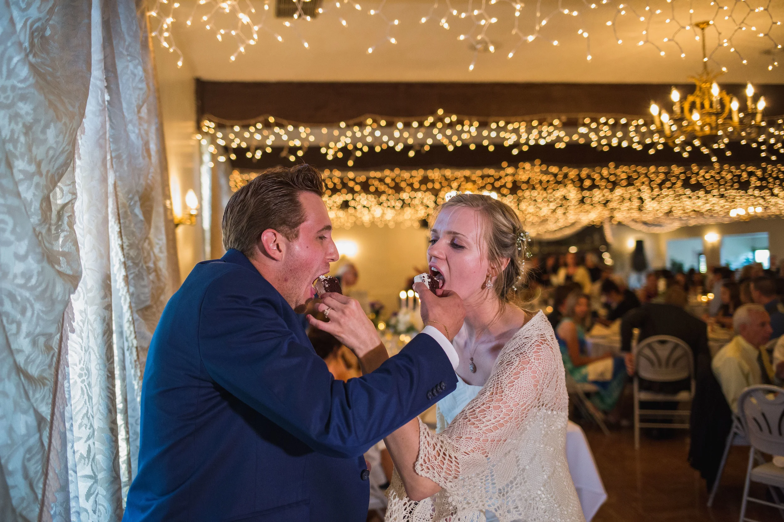 Kara-and-Matt-Buffalo-NY-Stefan-Ludwig-Photography-Depew-Joesephy-Country-Manor-378.jpg
