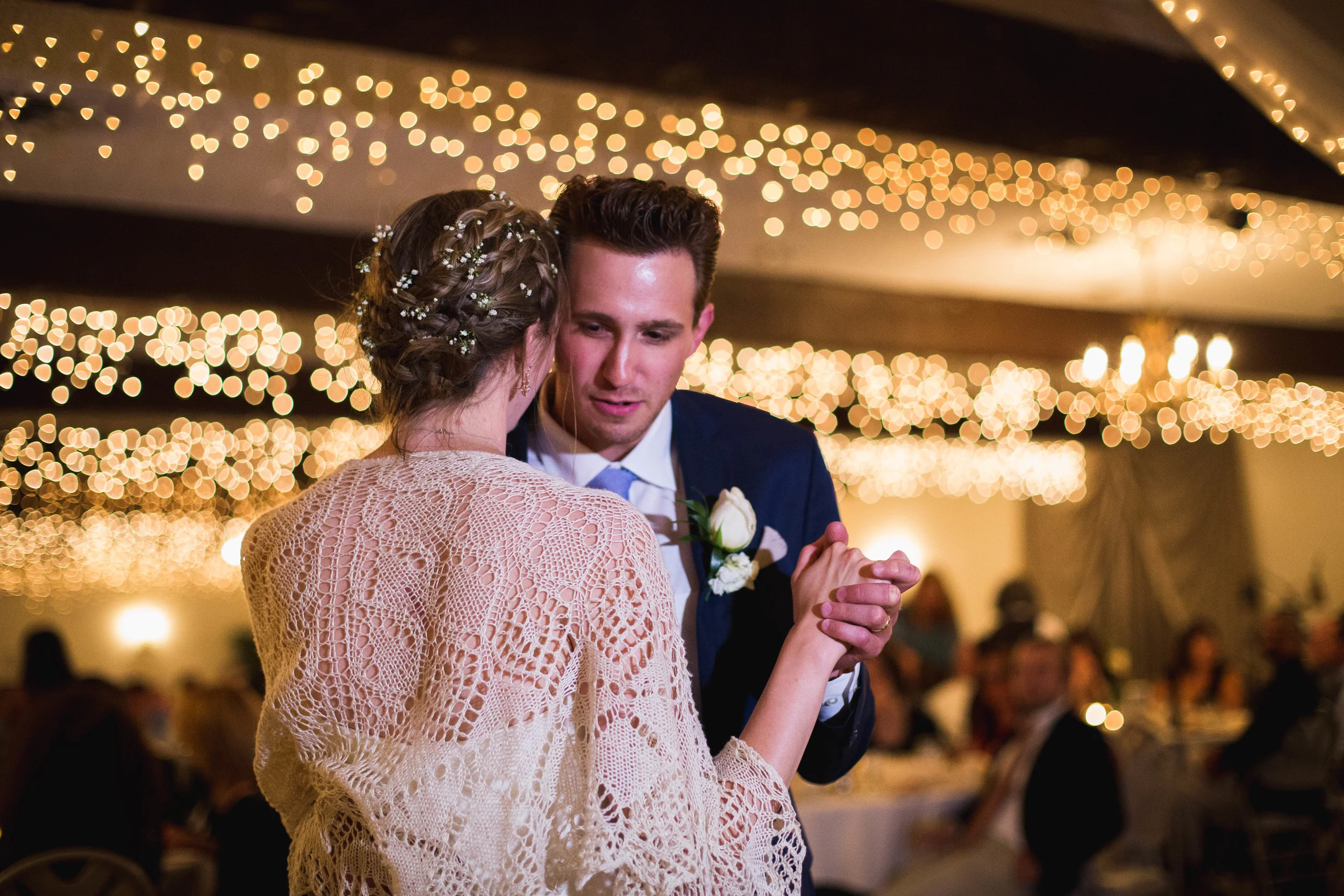 Kara-and-Matt-Buffalo-NY-Stefan-Ludwig-Photography-Depew-Joesephy-Country-Manor-435.jpg