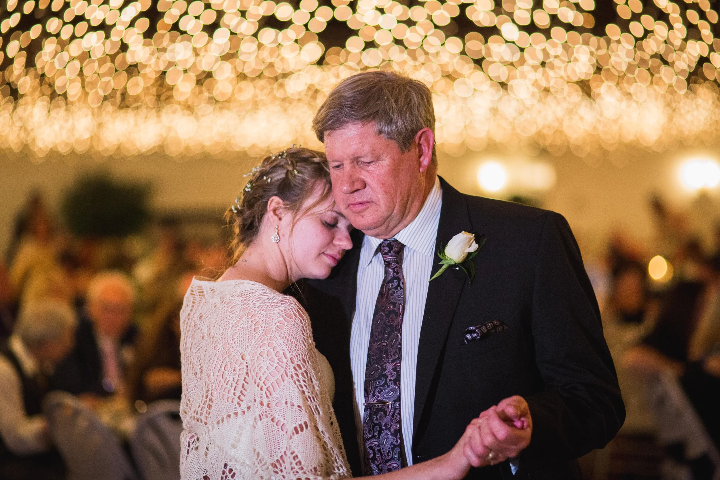 Kara-and-Matt-Buffalo-NY-Stefan-Ludwig-Photography-Depew-Joesephy-Country-Manor-449.jpg