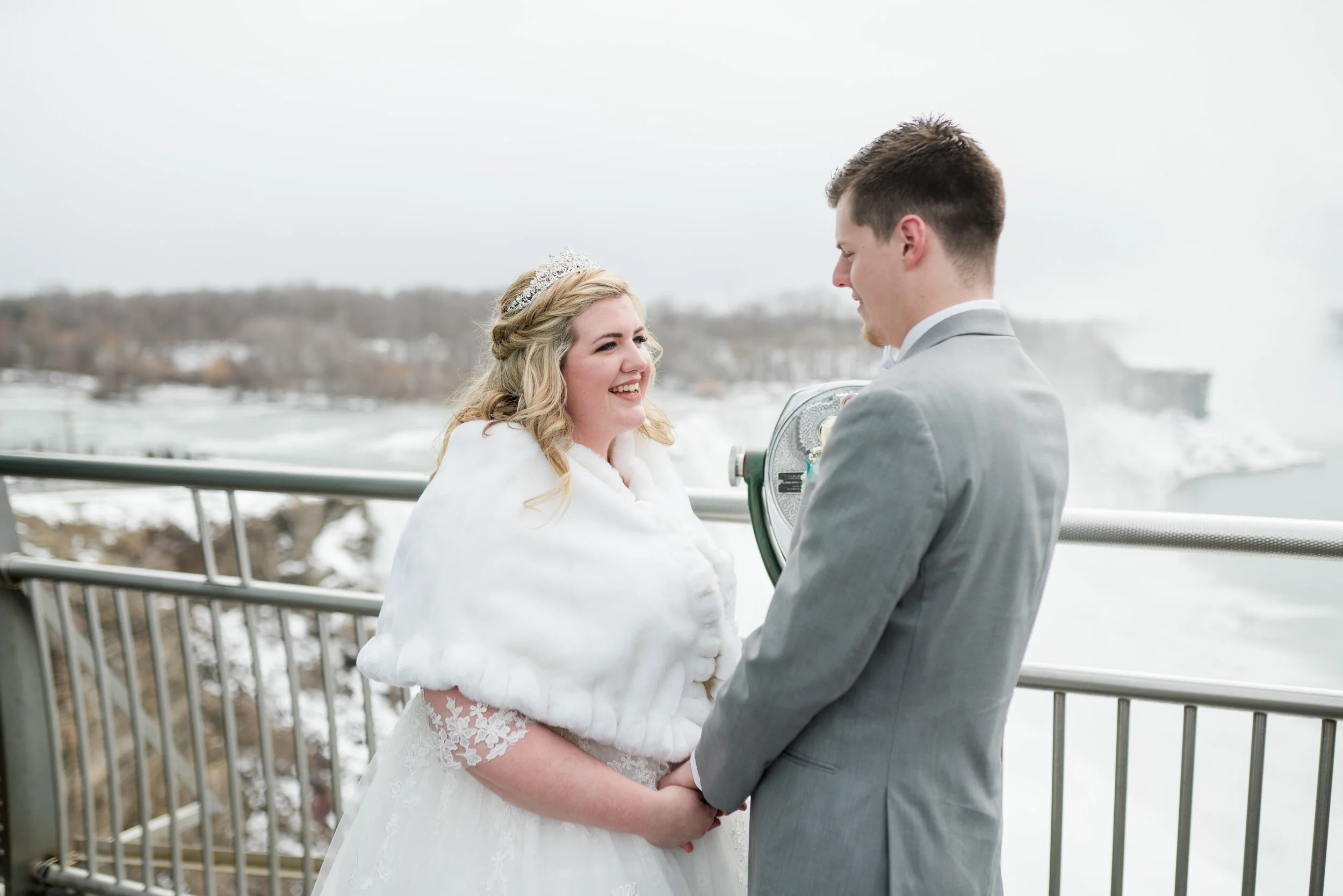 Also shot from that half bridge. While I put the emphasis on them for this one and they are blocking some of the view this is THE best spot to propose on the American side if you prefer to have both falls in the background. Please note that you may …