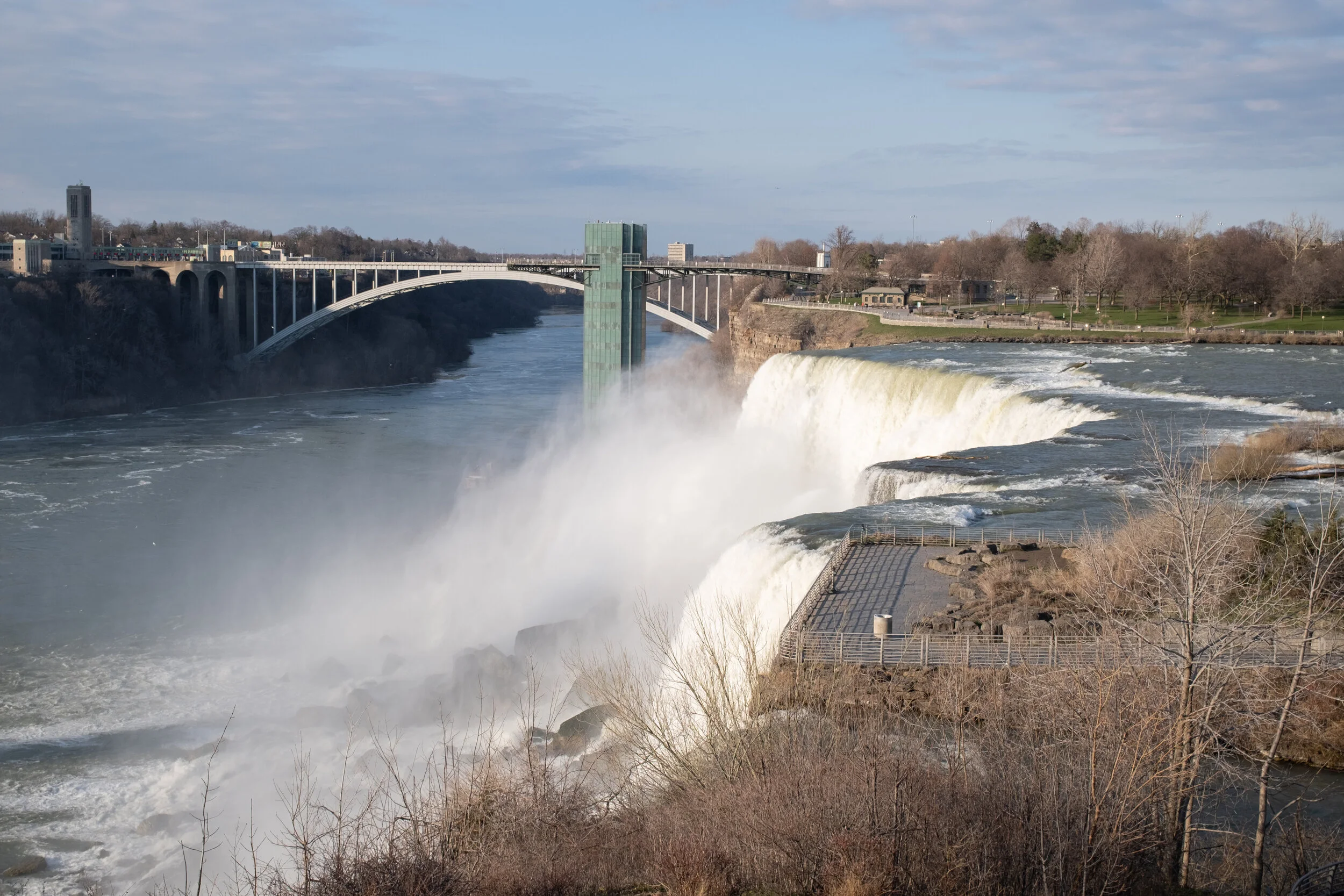 This is a better overview of Luna Island (the rectangle in the middle ground on the right). It also has the small section of the American Falls in the foreground that is called Bridal Veil Falls.