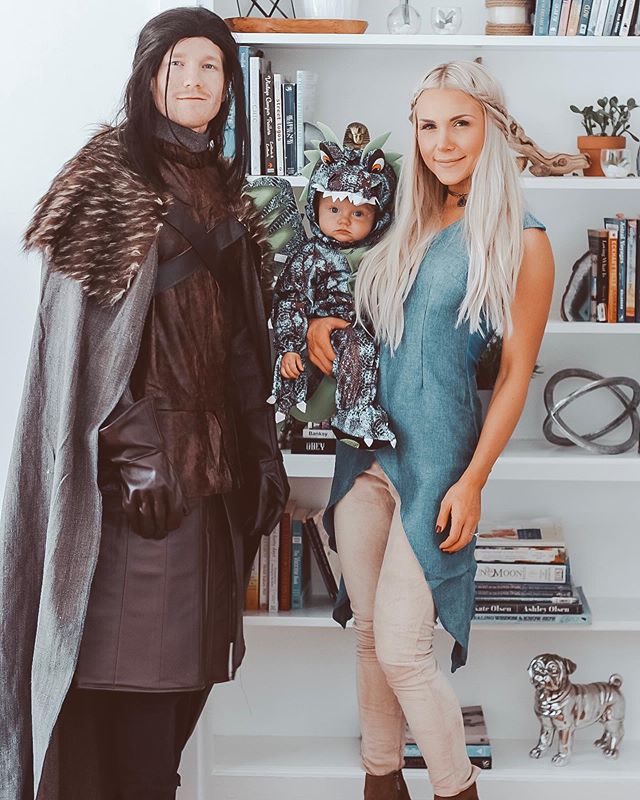 Definitely our best costume to date!! Happy Halloween friends!! 🎃🧡🎃 #gameofthrones