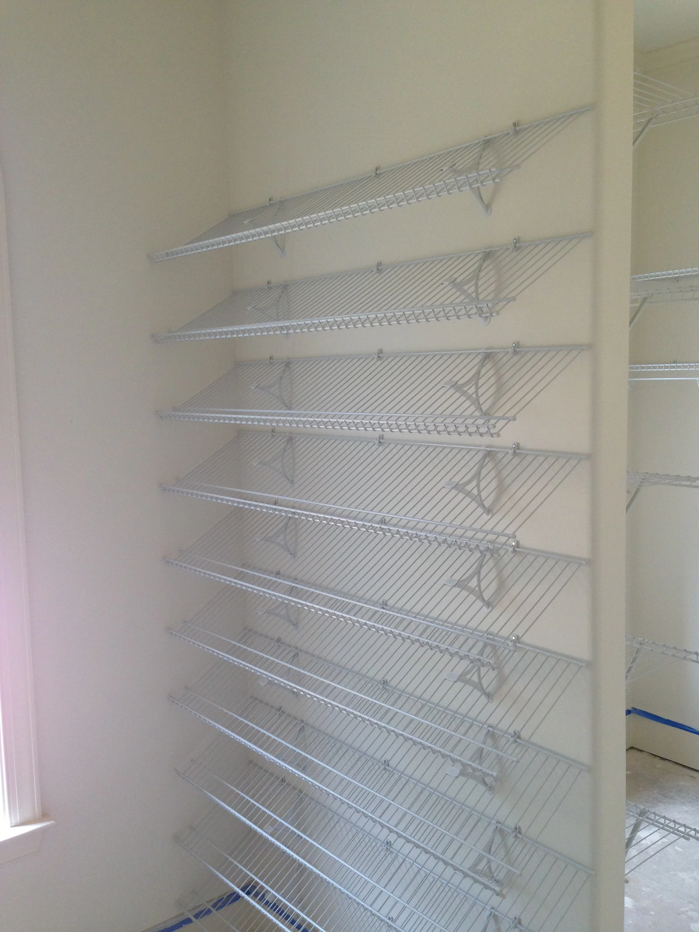 Shoe shelves - Wire