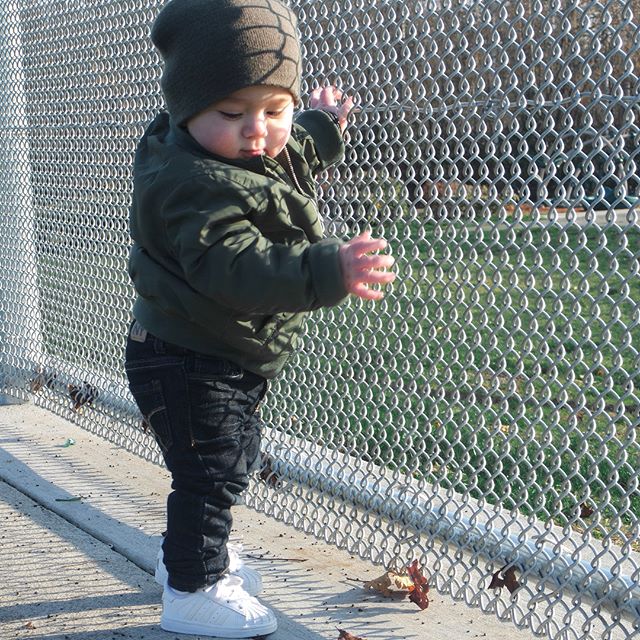 Mom wait...lemme just taste these leaves right here. Ca&iacute;n has been the worst at sticking everything in his mouth!
.
.
.
.
.
#sundayfunday #soccersunday #babynumberfour #olivegreen #olive #bomberjacket #hm #dkny #adidas #adidassuperstar #babyfa